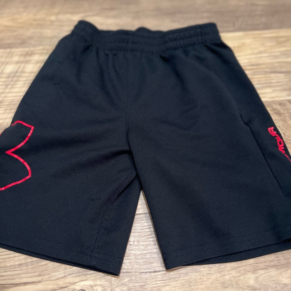Under Armour, size 6, basketball shorts